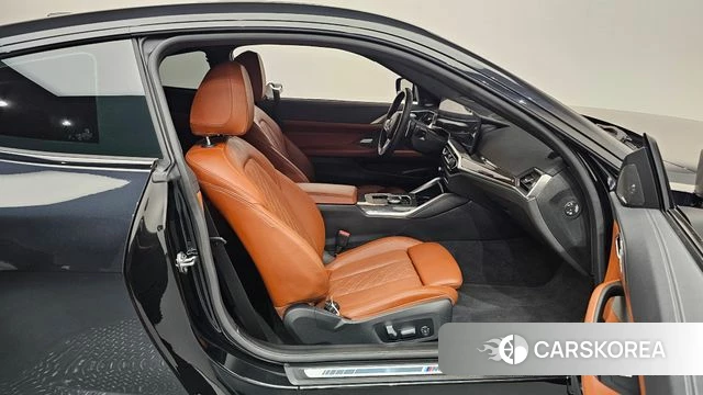 BMW 4 Series (G22) 2023 Черный из Кореи, фото 2