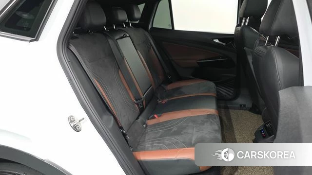 Volkswagen ID.4 2023 Белый из Кореи, фото 2