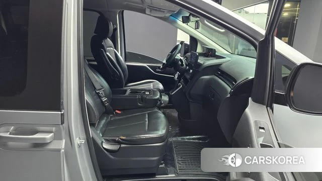 Hyundai Staria 2023 Серебристо-серый из Кореи, фото 2