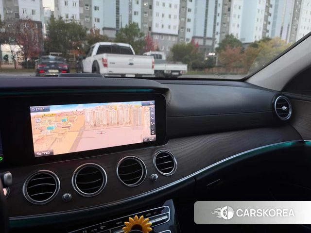 Mercedes-Benz E-Class W213 2018 Белый из Кореи, фото 2