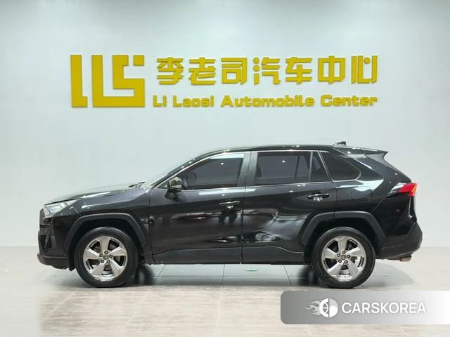 Toyota RAV4 2022 Черный из Китая, фото 2