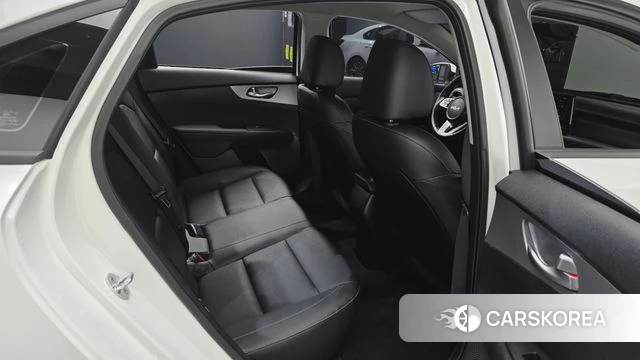Kia The New K3 2nd generation 2022 Белый из Кореи, фото 2