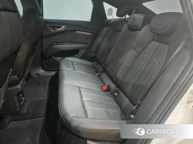 Audi Q4 e-Tron (F4) 2026 Белый из Кореи, фото 2