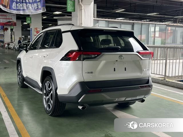 Toyota RAV4 2021 Белый из Китая, фото 2