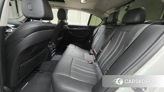 BMW 5 Series (G30) 2019 Белый из Кореи, фото 2