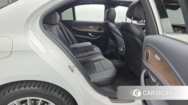 Mercedes-Benz E-Class W213 2023 Белый из Кореи, фото 2