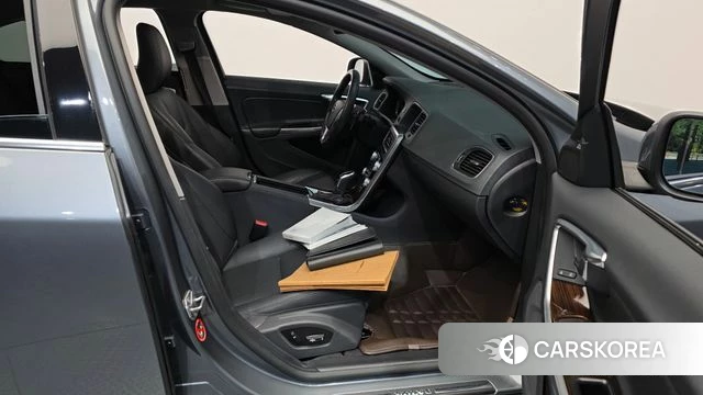 Volvo S60 2018 Серебристо-серый из Кореи, фото 2