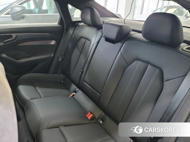 Audi A6 (C9) 2026 Белый из Кореи, фото 2
