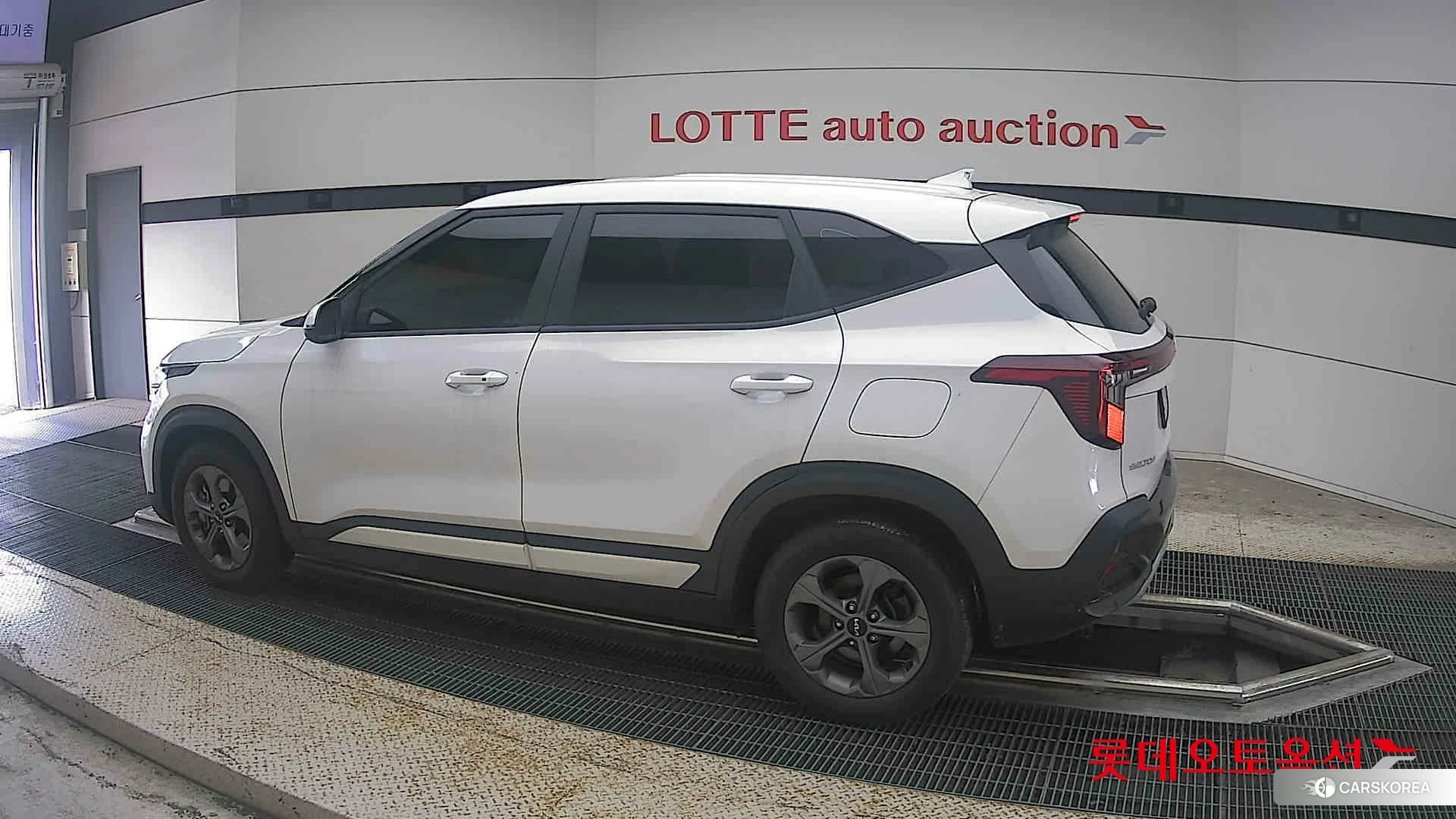 Kia Seltos 2023 Snow White Pearl (optional) из Кореи, фото 2