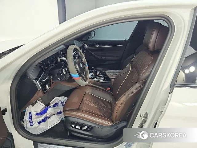 BMW 5 Series (G30) 2022 Белый из Кореи, фото 2