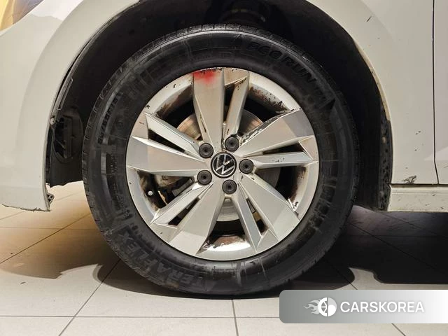 Volkswagen Polo 2023 Белый из Китая, фото 2