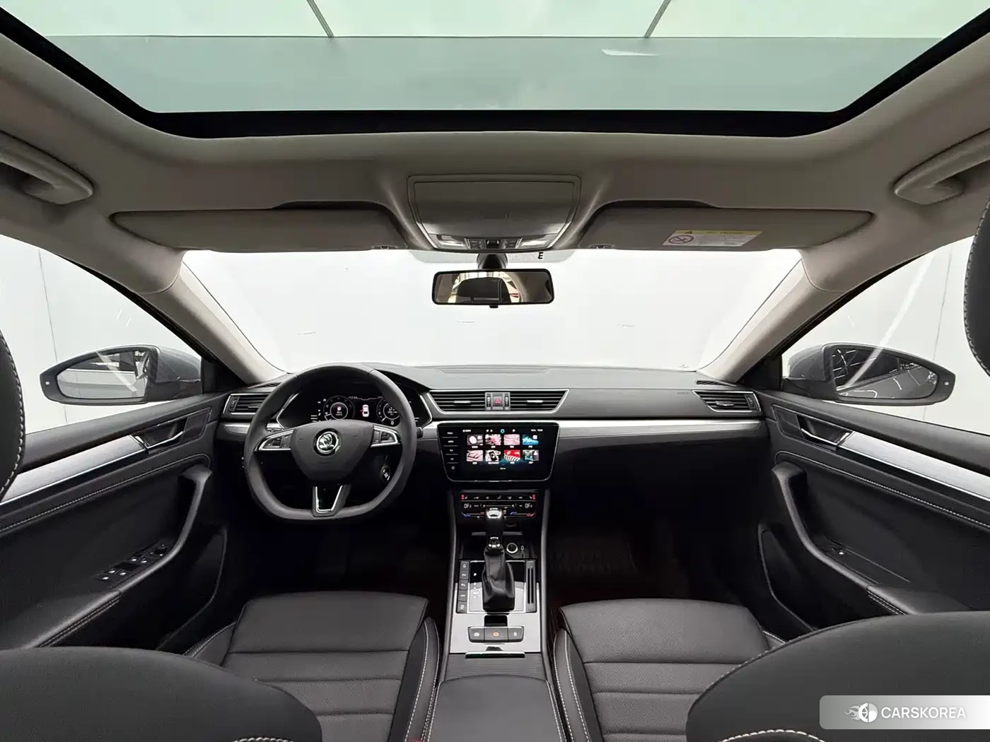 Skoda Superb 2023 Silver/gray из Китая, фото 2