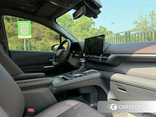 Toyota Sienna 2023 Черный из Китая, фото 2