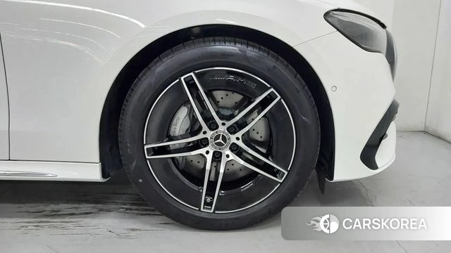 Mercedes-Benz E-Class W214 2026 Белый из Кореи, фото 2
