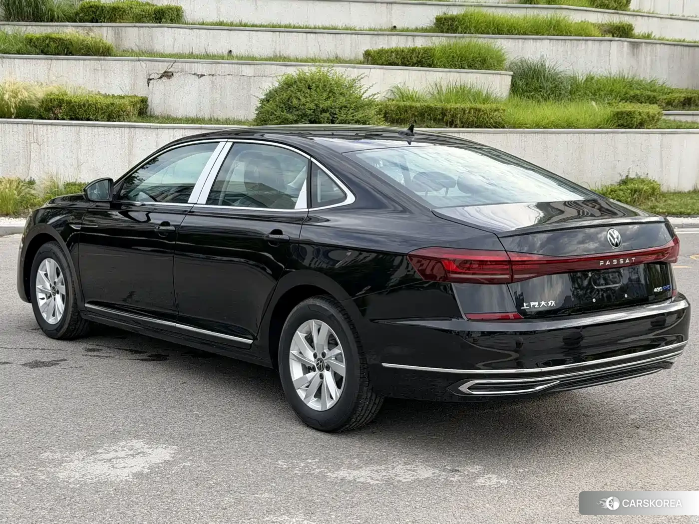 Volkswagen Passat 2026 Черный из Китая, фото 2
