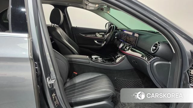 Mercedes-Benz E-Class W213 2020 Серый из Кореи, фото 2
