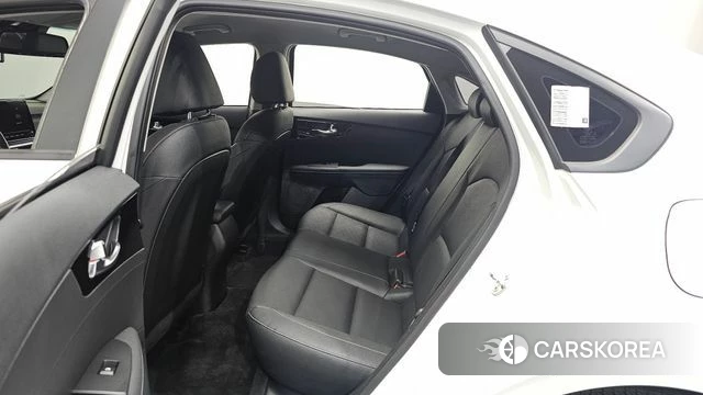 Kia The New K3 2nd generation 2024 Белый из Кореи, фото 2