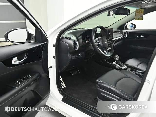 Kia The New K3 2nd generation 2022 Белый из Кореи, фото 2