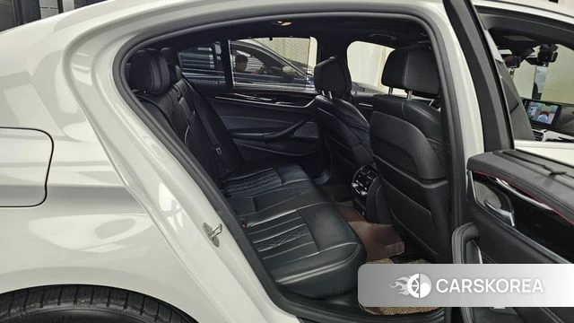 BMW 5 Series (G30) 2018 Белый из Кореи, фото 2