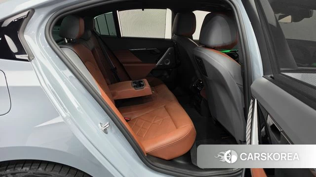 BMW 5 Series (G60) 2026 Цвет галактики из Кореи, фото 2
