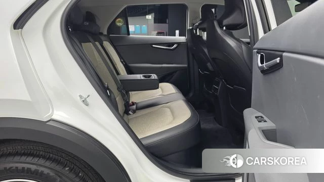 Kia Di Ol Nu Niro 2023 Белый из Кореи, фото 2
