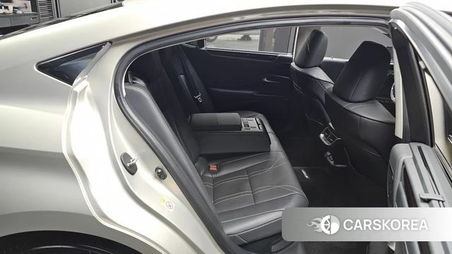 Lexus ES300h 7th generation 2019 Серебристо-серый из Кореи, фото 2