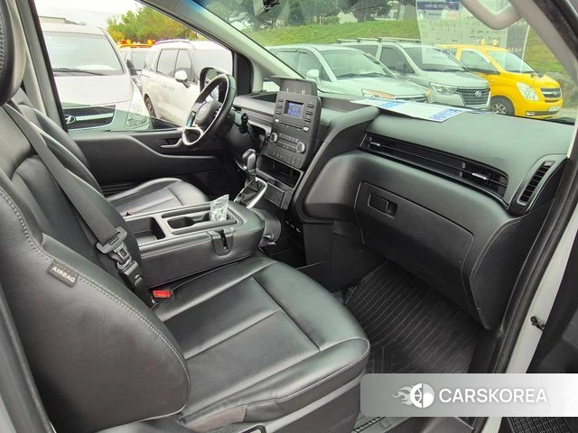 Hyundai Staria 2022 Серебристо-серый из Кореи, фото 2