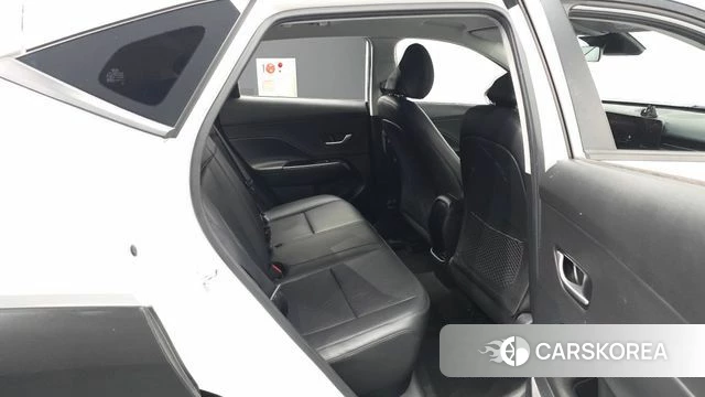 Hyundai Kona (SX2) 2023 Белый из Кореи, фото 2