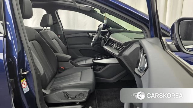 Audi Q4 e-Tron (F4) 2025 Синий из Кореи, фото 2