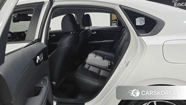 Kia The New K3 2nd generation 2023 Белый из Кореи, фото 2