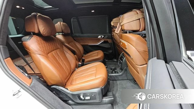 BMW X7 (G07) 2024 Белый из Кореи, фото 2