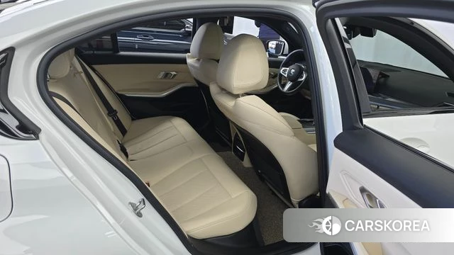 BMW 3 Series (G20) 2023 Белый из Кореи, фото 2