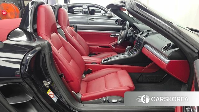 Porsche 718 Boxster 2024 Черный из Кореи, фото 2