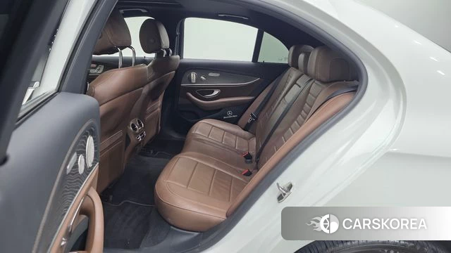 Mercedes-Benz E-Class W213 2022 Белый из Кореи, фото 2