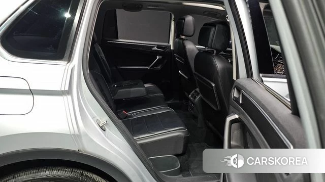 Volkswagen Tiguan second Generation 2018 Серебряный из Кореи, фото 2