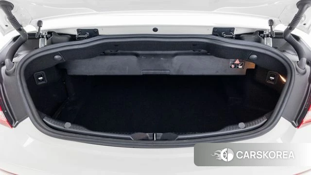 Mercedes-Benz C-Class W205 2023 Белый из Кореи, фото 2