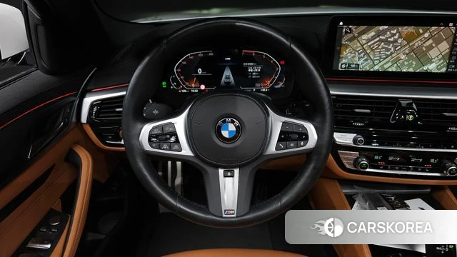 BMW 5 Series (G30) 2022 Белый из Кореи, фото 2