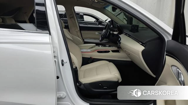 Genesis GV70 2023 Белый из Кореи, фото 2