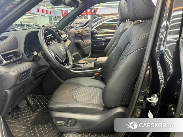 Toyota Crown 2023 Черный из Китая, фото 2
