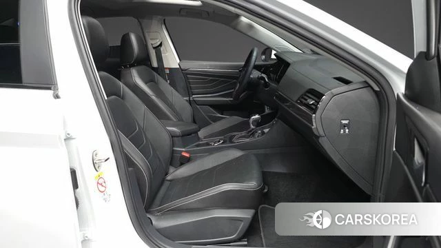 Volkswagen 7th Generation of Jetta 2023 Белый из Кореи, фото 2
