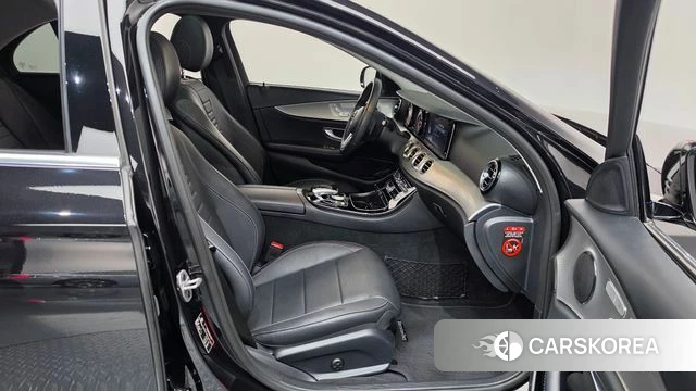 Mercedes-Benz E-Class W213 2018 Черный из Кореи, фото 2