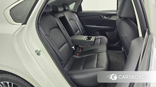 Kia The New K3 2nd generation 2022 Белый из Кореи, фото 2
