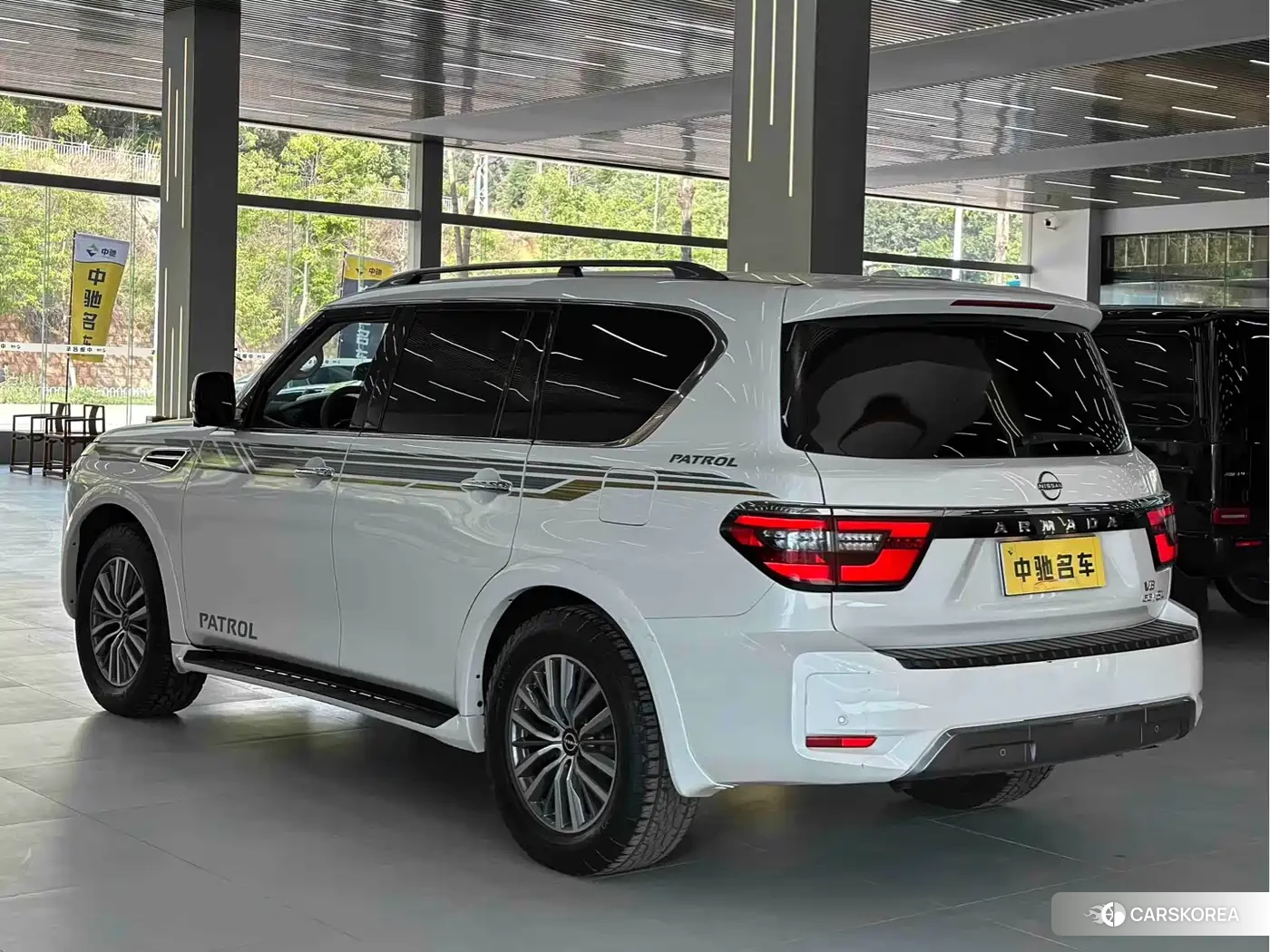 Nissan Patrol 2023 Белый из Китая, фото 2