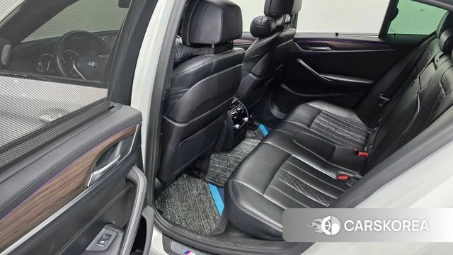 BMW 5 Series (G30) 2018 Белый из Кореи, фото 2