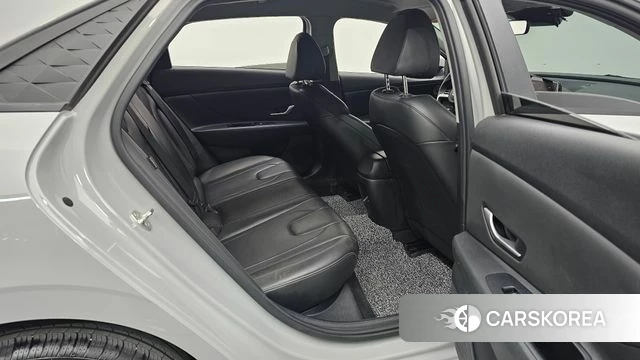 Hyundai The New Avante (CN7) 2024 Серебристо-серый из Кореи, фото 2
