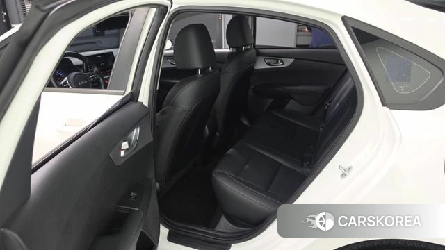 Kia The New K3 2nd generation 2021 Белый из Кореи, фото 2