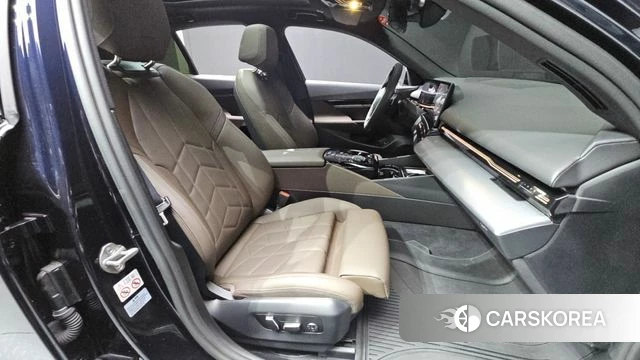 BMW 5 Series (G60) 2024 Черный из Кореи, фото 2