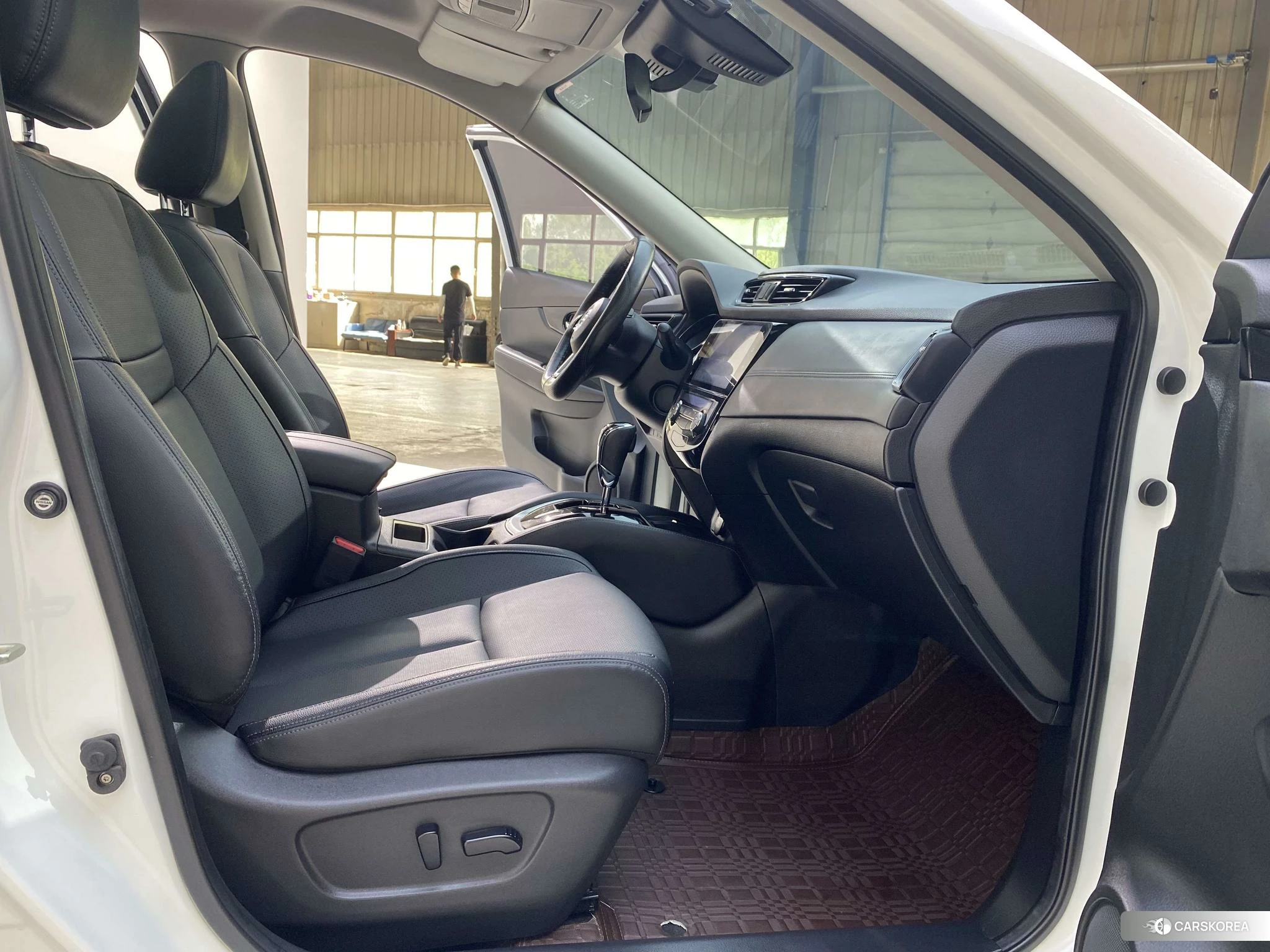 Nissan X-Trail 2023 Белый из Китая, фото 2