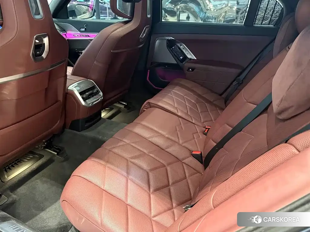 BMW 7 series 2025 Silver/gray из Китая, фото 3