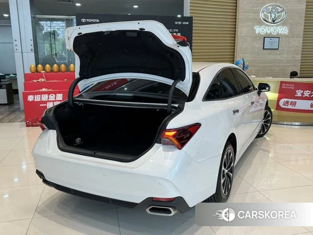 Toyota Avalon 2023 Белый из Китая, фото 2